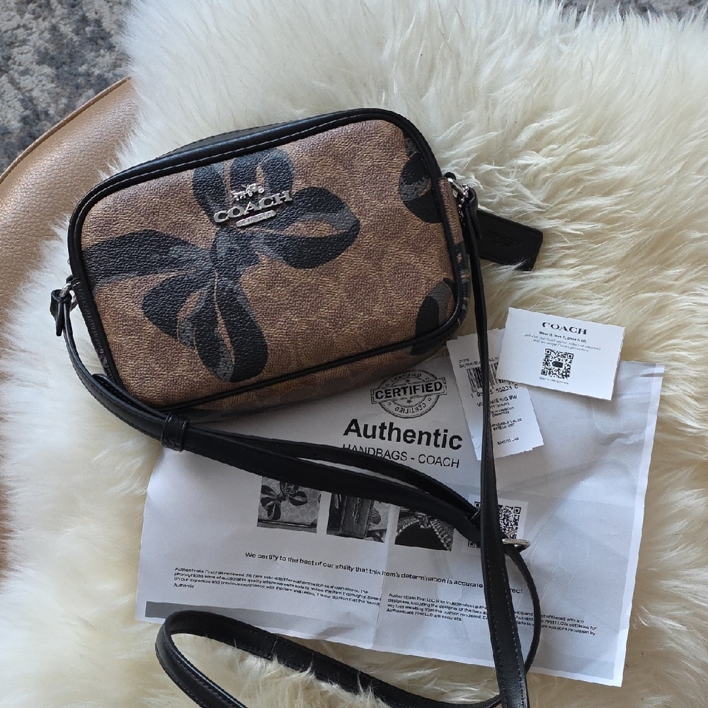 Adorable NWT Coach Mini Jamie Signature Bow Camera Bag 🖤🎀🎁❤️